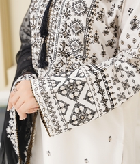 Ash White – Embroidered 3-Piece