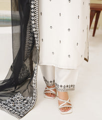 Ash White – Embroidered 3-Piece