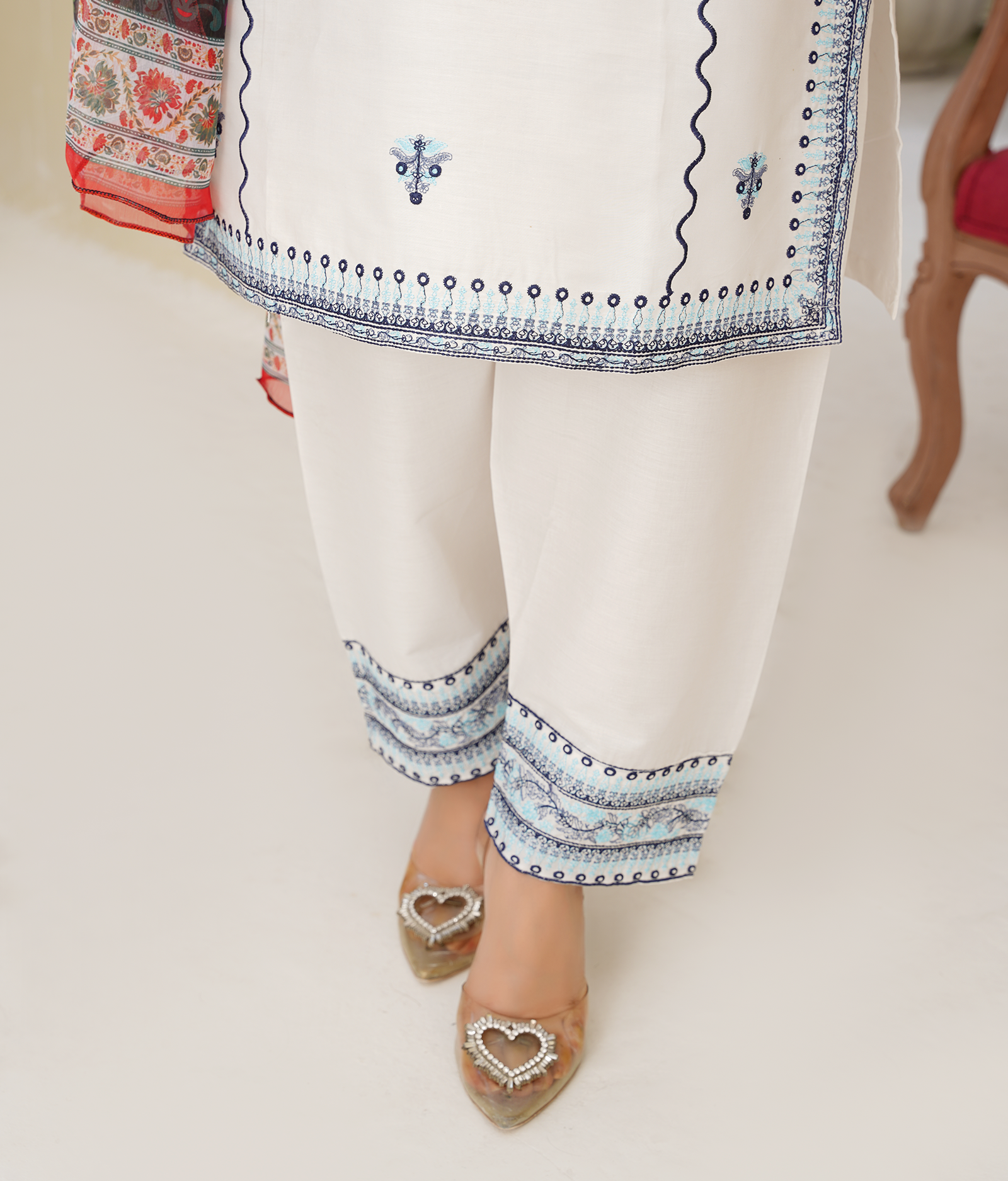 Jasmine – Embroidered 3-Piece